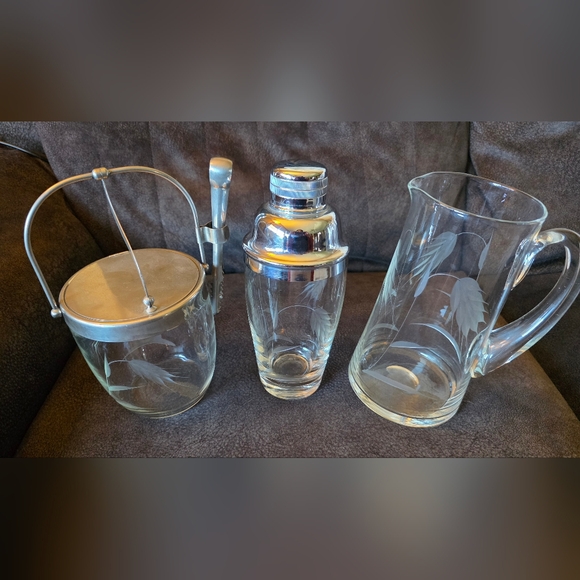 NORITAKE SASAKI GLASS WHEAT ETCHED BAR SET-PITCHER, DRINK SHAKER, AND ICE BUCKET - Picture 5 of 8